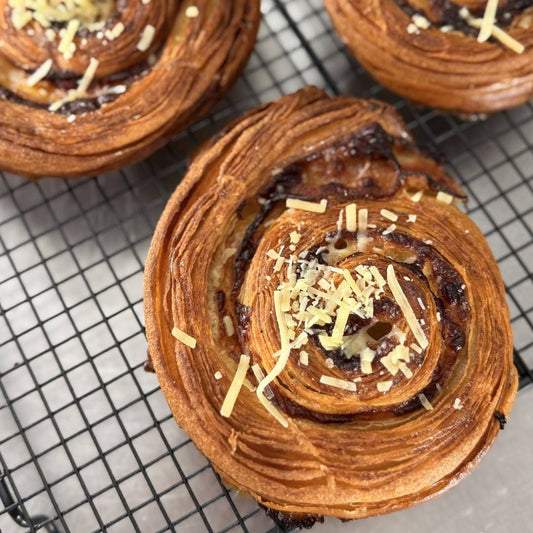 Croissant Roll de Tocineta, Queso y Miel 🥐🧀🍯